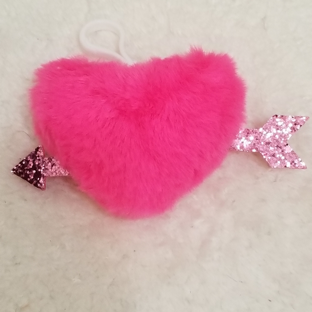 2 pcs POM POM Fuzzy Heart Keychains - Picture 11 of 12